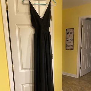 This flowy dress is a ideal piece for formal events, weddings, or a nice dinner!